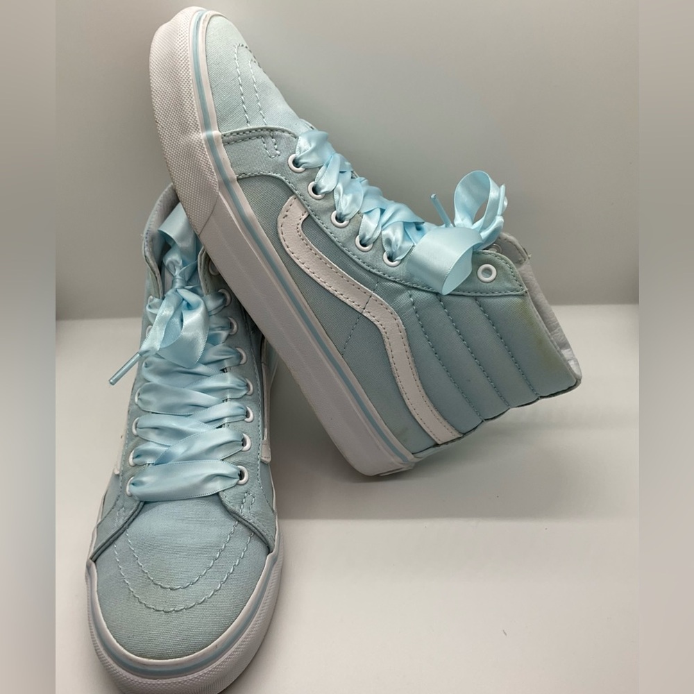 VANS Sk8 Hi Tops in Light Blue Canvas w/White Leather Satin Shoelaces Womens 7.5